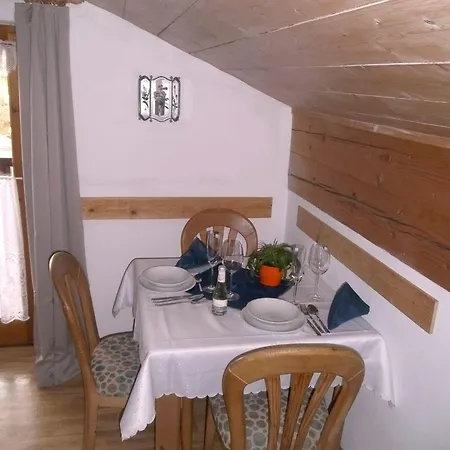 Dachgeschosswohnung Mit Toller Aussicht Vom Balkon Bayersoien